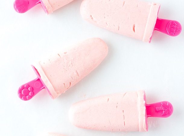 4-Ingredient-Fruit-Punch-Pudding-Pops-www.thereciperebel.com-2-610x915