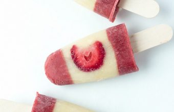 Canadian-Flag-Pudding-Pops-www.thereciperebel.com-3-610x915