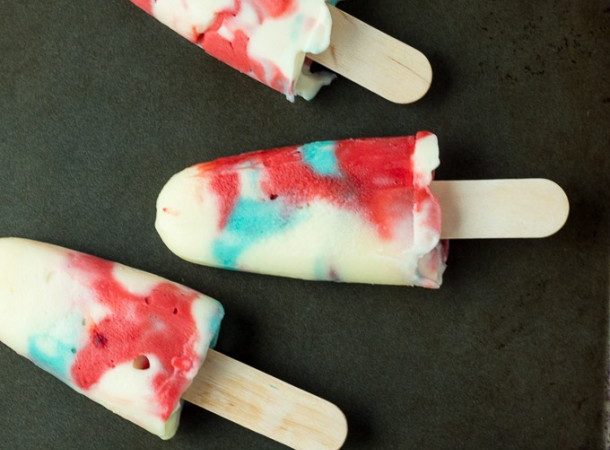 Red-White-and-Blue-Pudding-Pops-www.thereciperebel.com-2-610x915