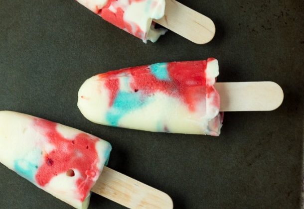 Red-White-and-Blue-Pudding-Pops-www.thereciperebel.com-2-610x915