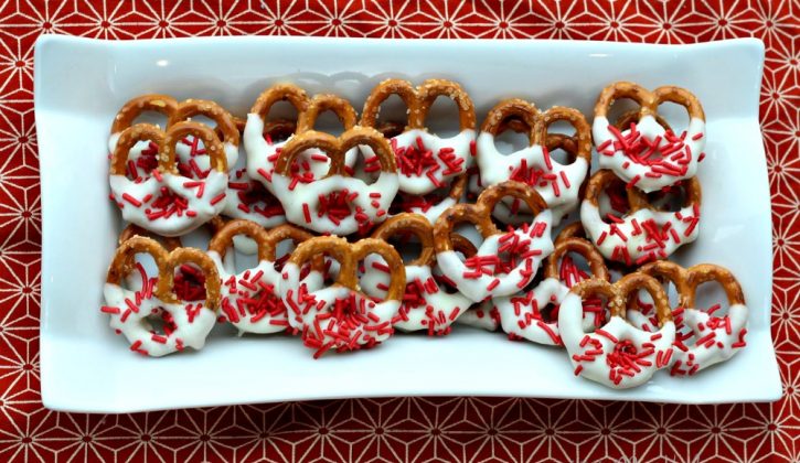 canada-day-dessert-idea-chocolate-covered-pretzels-solo