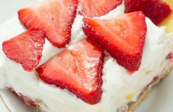 Light-Strawberry-Pineapple-No-Bake-Cheesecake-www.thereciperebel.com-9-of-12-610x915