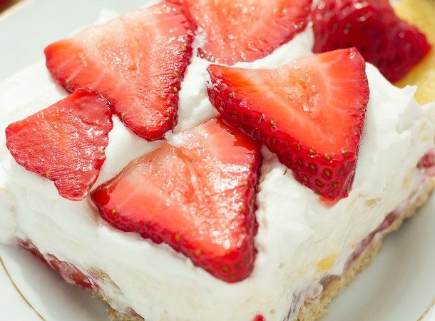 Light-Strawberry-Pineapple-No-Bake-Cheesecake-www.thereciperebel.com-9-of-12-610x915