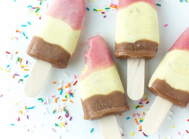 Banana-Split-Pudding-Popsicles-www.thereciperebel.com-7-610x915