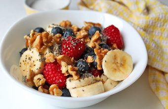 easy-berry-breakfast-bowl