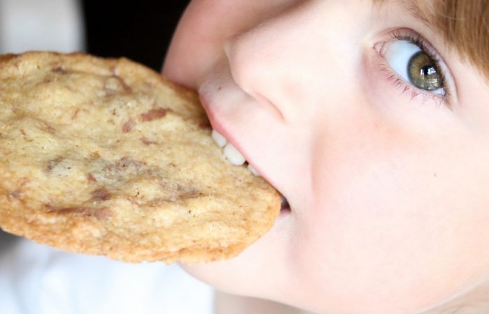 thin-and-crisp-chocolate-chip-cookies-7-1024x683