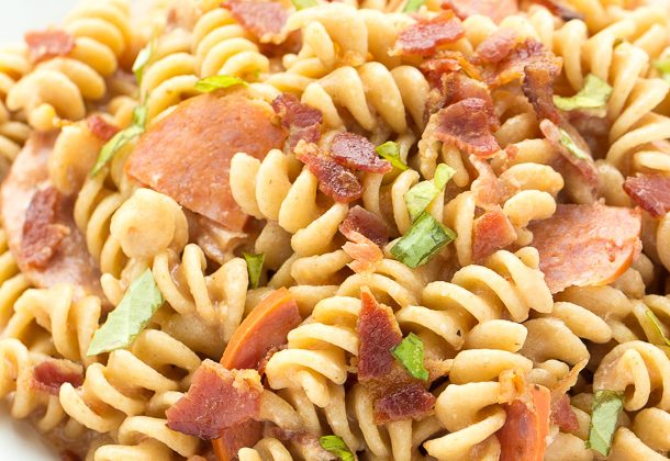 One-Pot-Pepperoni-Pizza-Mac-Cheese-with-Bacon-www.thereciperebel.com-2-of-7