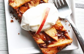 Warm-Apple-Pie-Bars-with-Greek-Yogurt-Topping_4