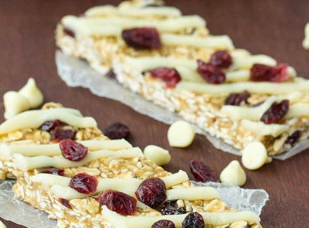 No-Bake-White-Chocolate-Cranberry-Granola-Bars-2-of-6-610x915