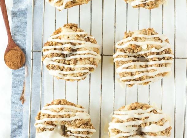 Baked-Maple-Glazed-Apple-Crisp-Doughnuts-Donutswww.thereciperebel.com-7-of-11-610x915