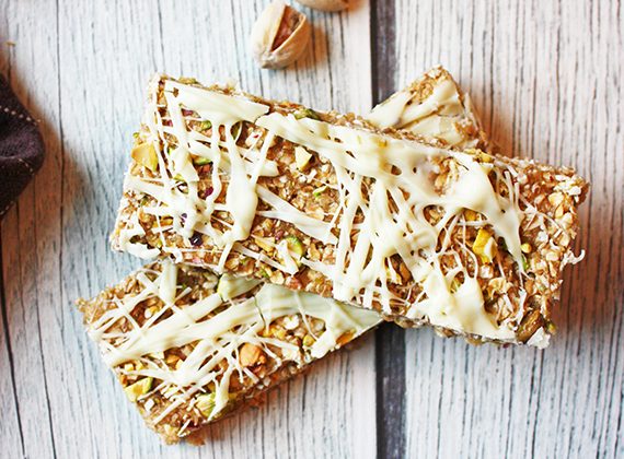 No-Bake-Pistachio-White-Chocolate-Protein-Bars_3
