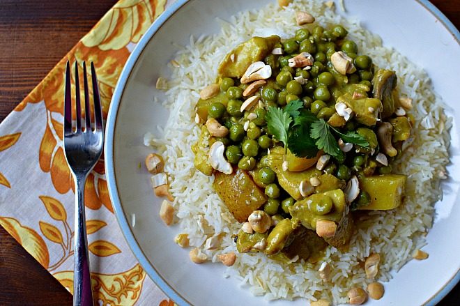 Slow cooker coconut chicken curry with peas