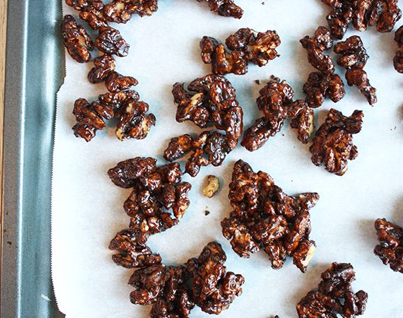 Slow-Cooker-Gingerbread-Glazed-Walnuts_2