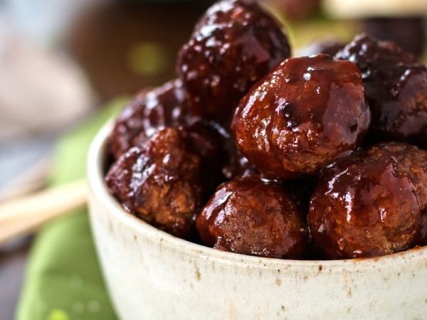 Sticky-BBQ-Slow-Cooker-Meatballs-Recipe-1-600x900-1