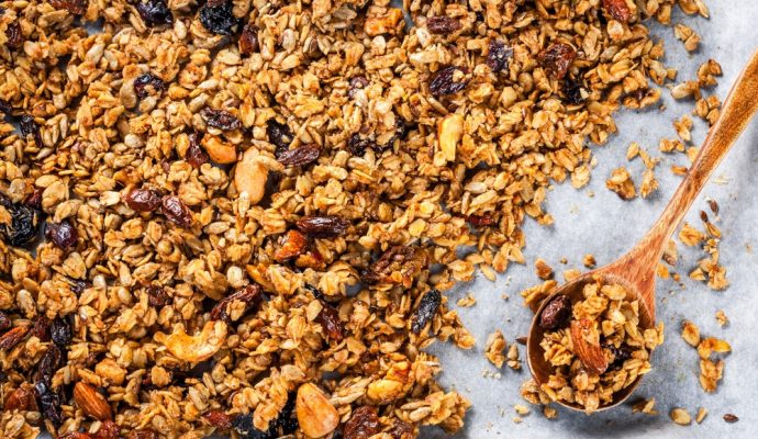 Recipe: Homemade Granola with Almonds & Cranberries - SavvyMom