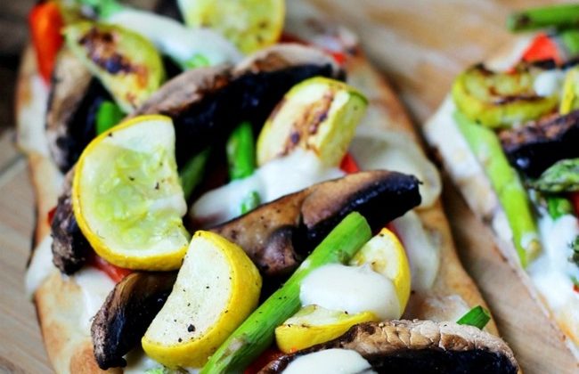 Grilled-Veggie-French-Onion-Flatbreads-2_thumb