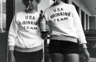 Middle-aged-moms-on-a-girls-weekend
