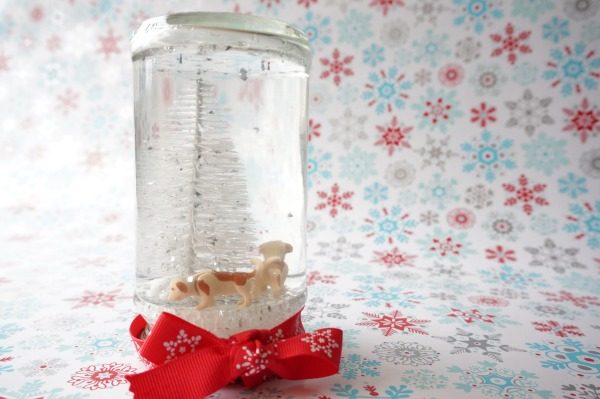 snow-globes-close-up