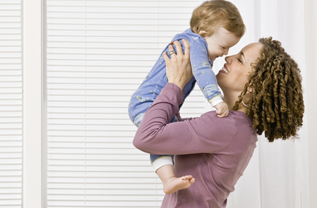 mom_lifting_baby_0