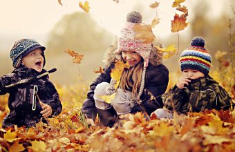 kids-in-leaves