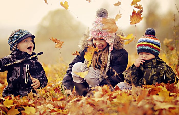 kids-in-leaves