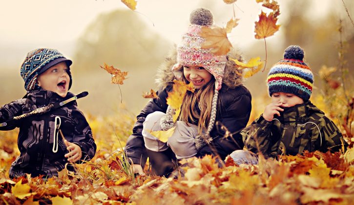 kids-in-leaves