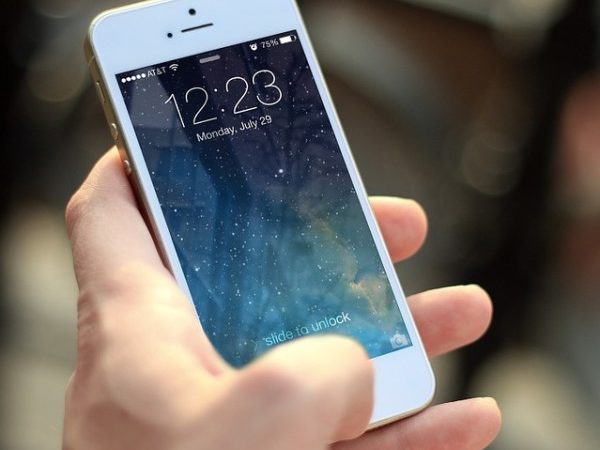 iphone-410324_960_720-600x600