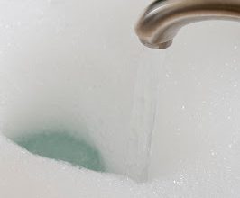 Kozzi-bathtub-full-of-water-1183X1774