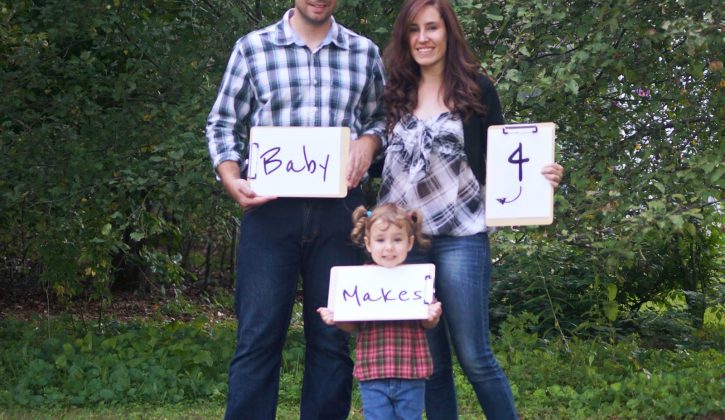 Cute-Family-Pregnancy-Announcement