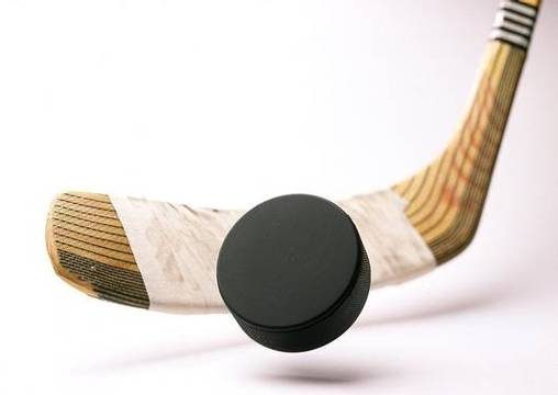 hockey_stick_and_a_puck