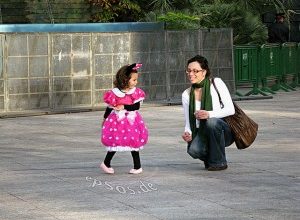 640px-Young_Woman_Mother_with_Daughter_Girl-300x225