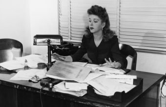 stock-woman-messy-desk-2
