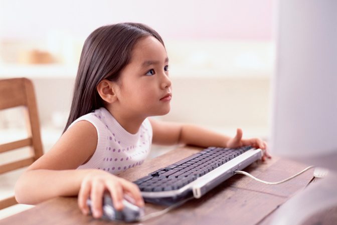 kid_computer_social_media