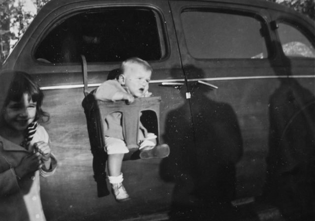 1940s-1950s-kids-children-vintage-photograph-black-and-white-ss4