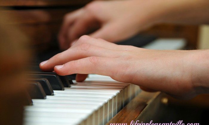 LIP-top-10-arts-based-extracurricular-activities-piano_lessons