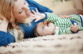 mom_at_home_with_baby