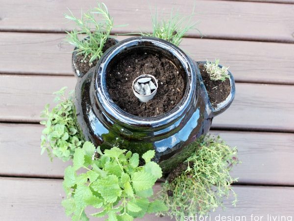 Strawberry-Pot-Herb-Garden_8