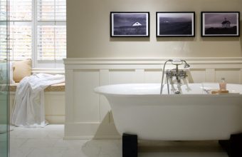 traditional-bathroom