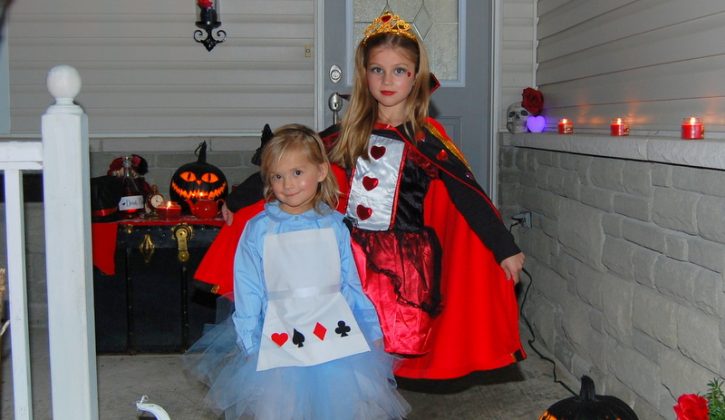 DIY-Alice-in-Wonderland-costume-and-Queen-of-Hearts-cape