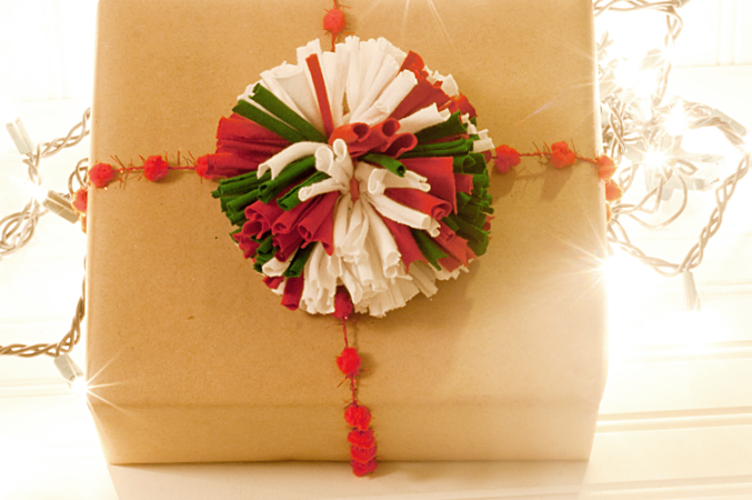 Pom-Pom-Gift-Topper-for-Christmas-from-cupcakesandcrinoline.com1_