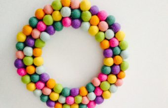 diy-felt-ball-wreath