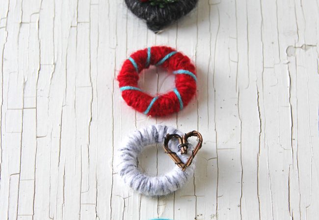 Mini-Yarn-Wreath-Christmas-Ornaments-2A-Pretty-Life