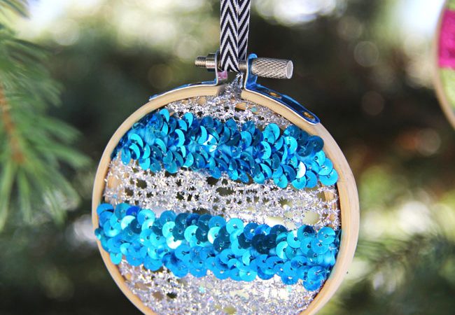 Merry-Bright-Embroidery-Hoop-Ornaments-2A-Pretty-Life
