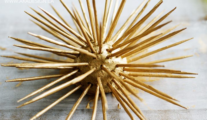 painted-gold-spike-decor-mess