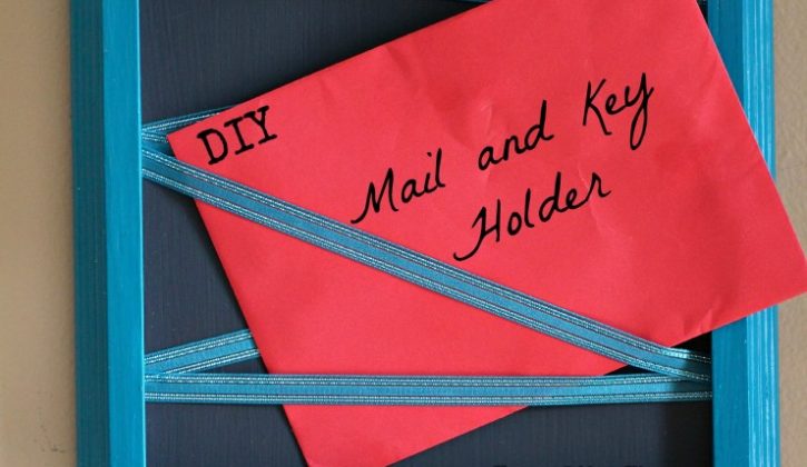 DIY-Mail-and-Key-Holder-e1454307599857
