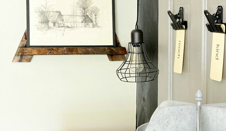 wall-easel-pallet-for-aka-design