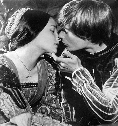 black-and-white-romeo-and-juliet-1968-7058668-411-440