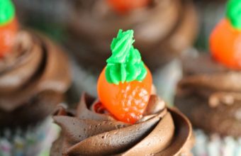 Carrots-and-Dirt-Cupcakes-1