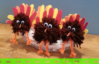 Easy-thanksgiving-craft-pom-pom-turkey-2