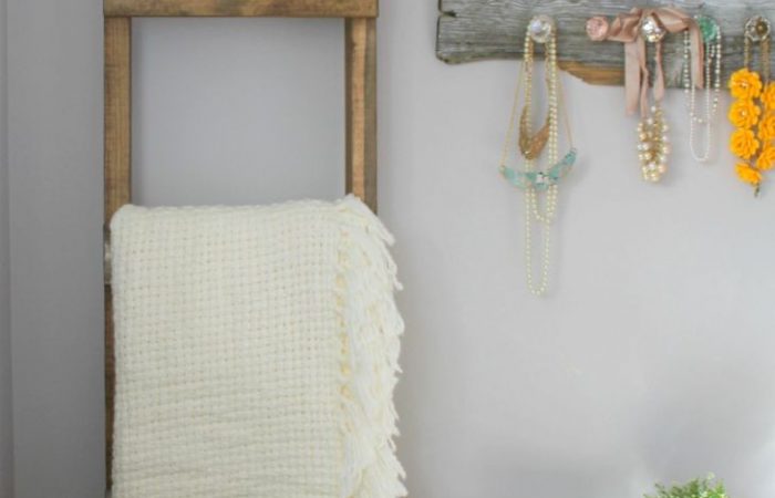 10-DIY-Blanket-Ladder-730x1434